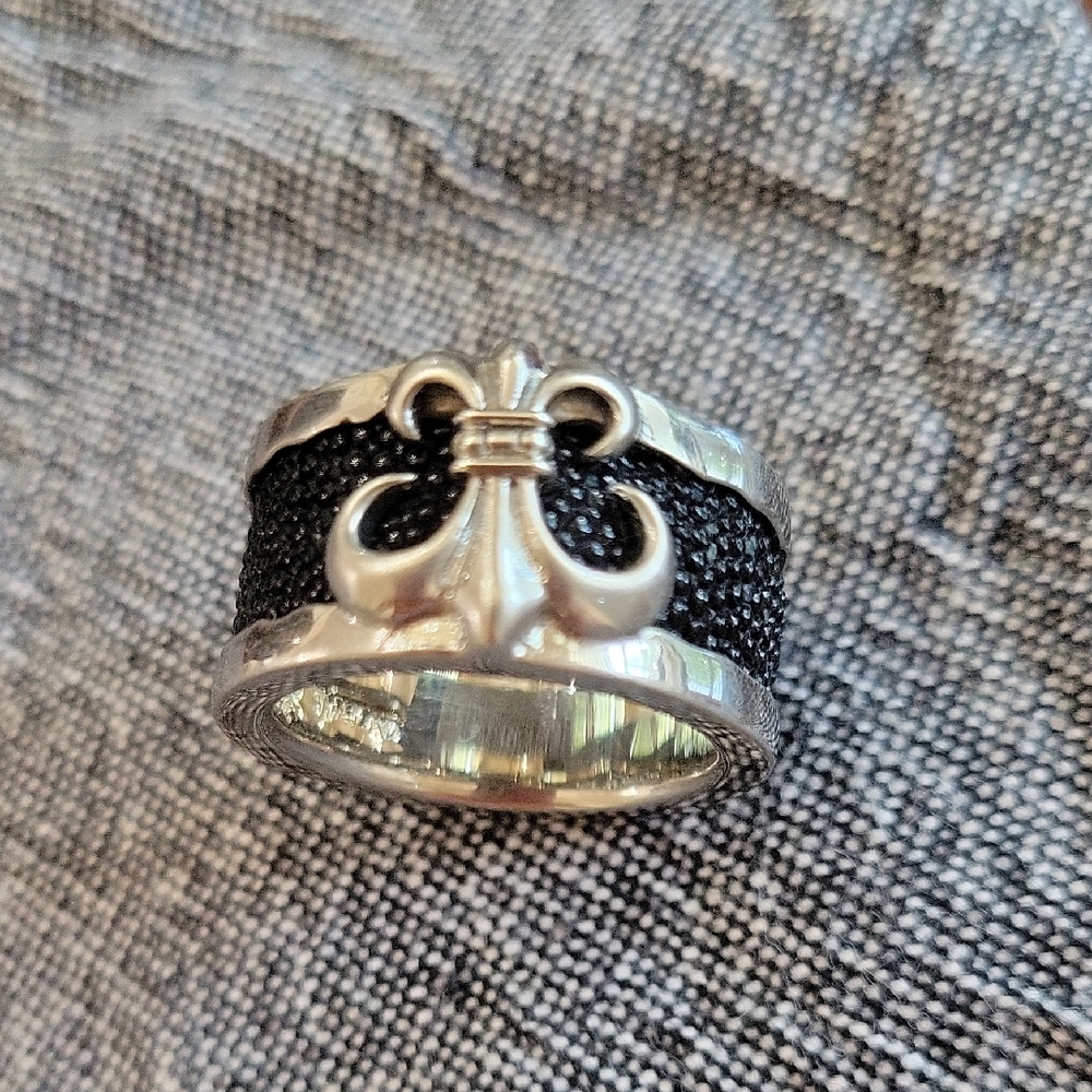 Silver and Black Fleur-de-Lis Ring